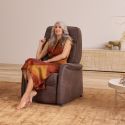 Fauteuil relax électrique H 106 cm en tissu QUARTETT 9457 avec lift de la marque HIMOLLA