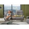Canapé 2 places 198 cm en tissu CUMULY COMFORT 4051 avec 2 relax électriques et table intermédiaire de la marque HIMOLLA