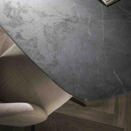 Table ovale 215 cm HERMAN en décor céramique avec pied central en métal