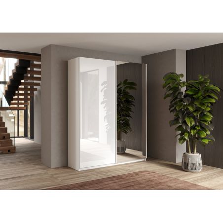 Armoire 180 cm KLAUS en blanc brillant avec 2 portes coulissantes dont 1 porte miroir 
