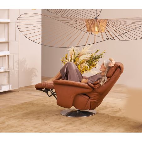 Fauteuil relax électrique 2 moteurs avec lift releveur EASYSWING 7417 en cuir 24 yukonde la marque HIMOLLA