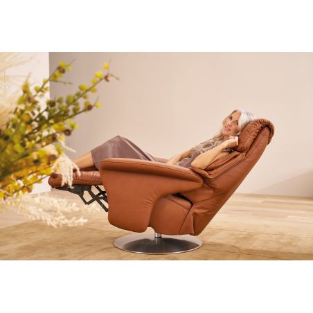 Fauteuil relax électrique 2 moteurs avec lift releveur EASYSWING 7417 en cuir 24 yukonde la marque HIMOLLA