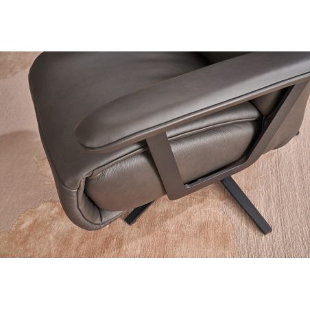Fauteuil relax manuel EASYSWING 7357 en cuir 35 Onyx de la marque HIMOLLA