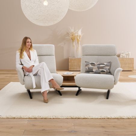 Canapé trapèze 2 places Lounger 4362 en tissu avec 2 relax électriques et table intermédiaire full option - HIMOLLA