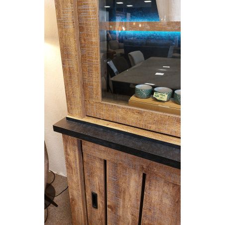 Vaisselier ELIOTT de style industriel avec 4 portes coulissantes et éclairage led